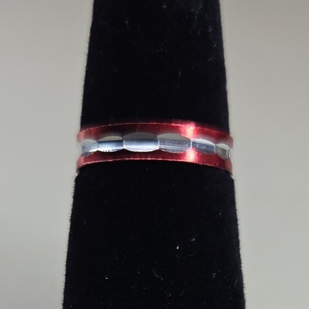 Red Silver Tone Wavy Textured Band Ring Size 6.5 Minimalist Stackable 0427